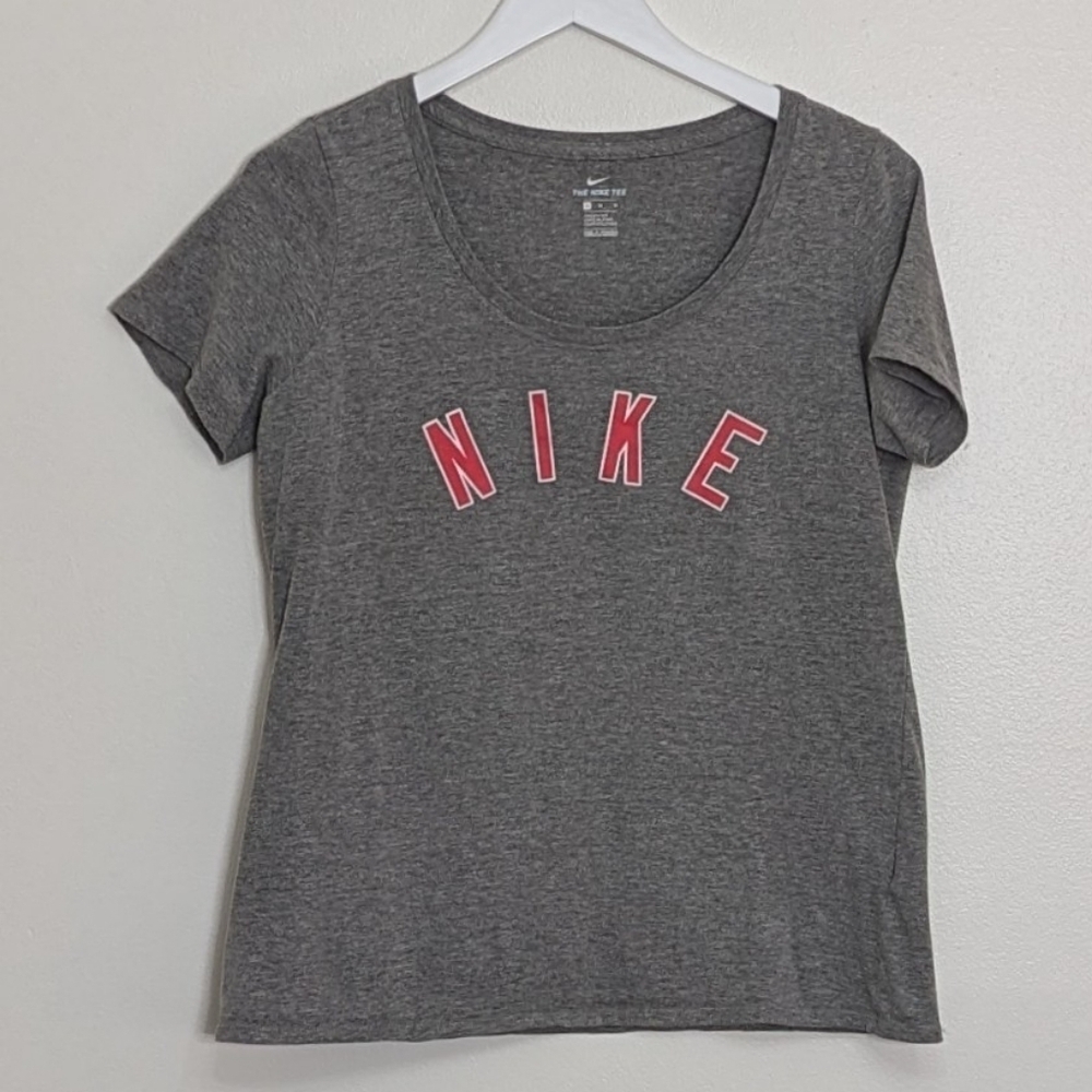 Nike Women's The Nike Tee Medium Gray Red Nike Print - Picture 3 of 8